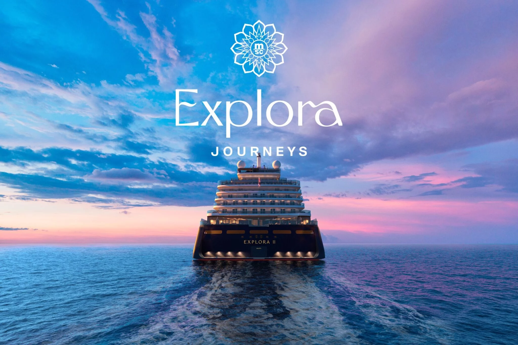 Nave Explora Journeys sul mare al tramonto, con logo della compagnia