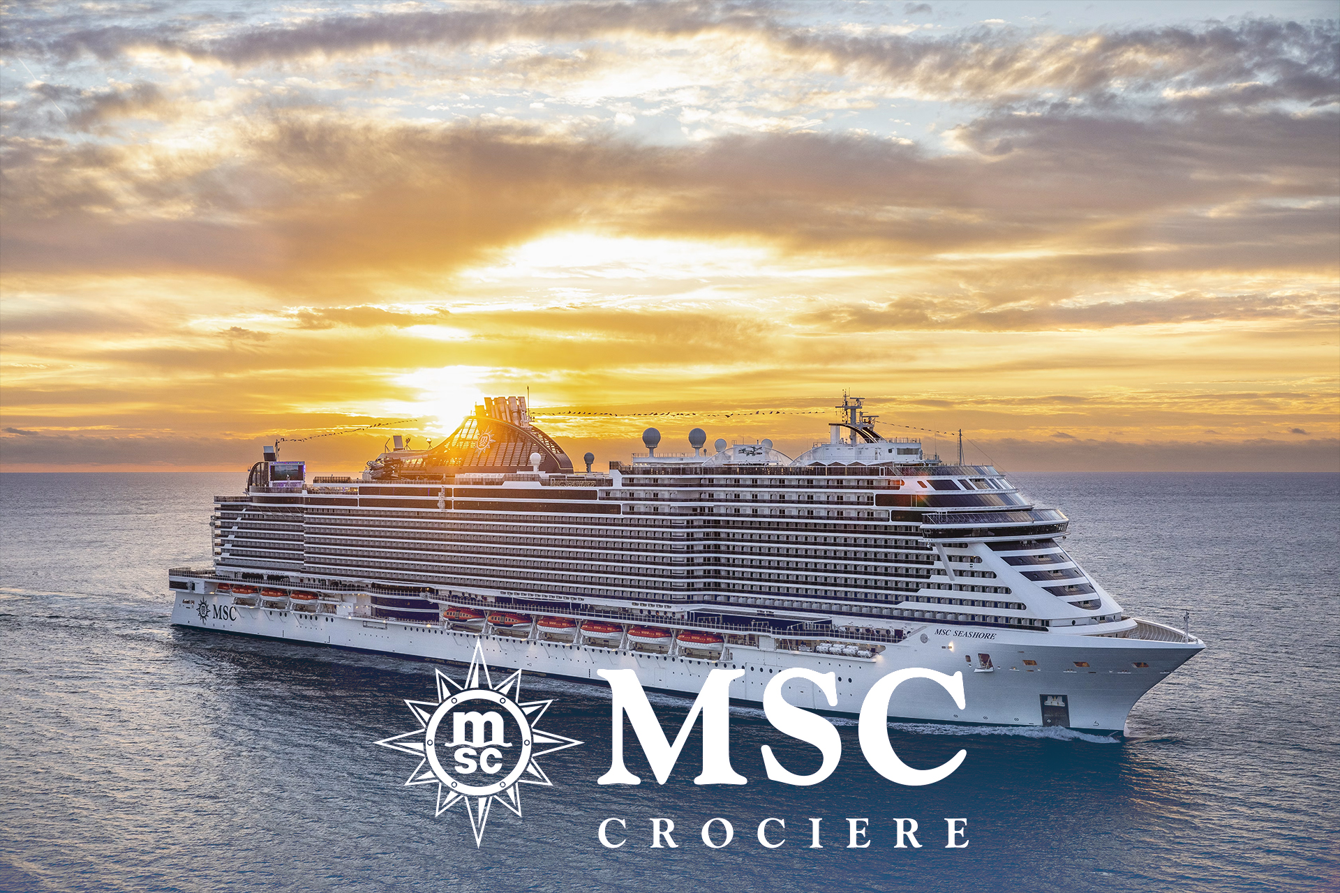 Nave MSC Crociere sul mare al tramonto, con logo della compagnia