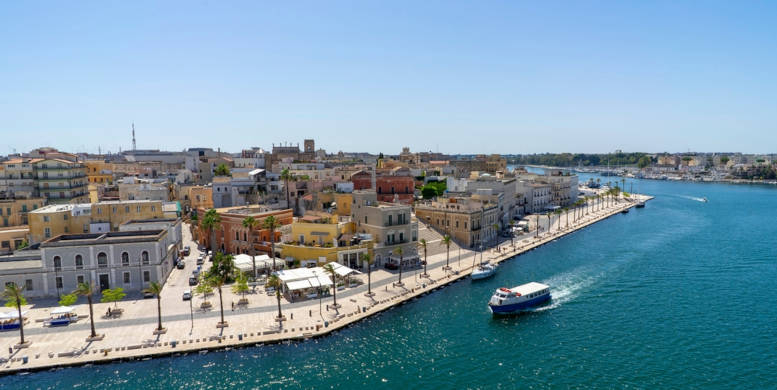 Porto e lungomare nella sezione partenze da Brindisi