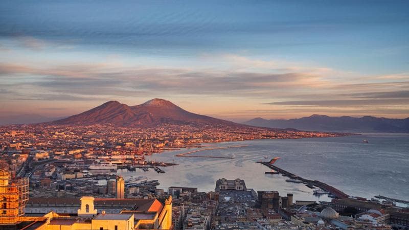 Golfo di Napoli e Vesuvio al tramonto